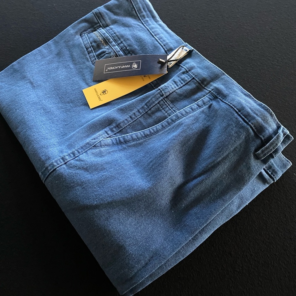 Size 38 x 29 1/2” inseam. Made for an older man who seeks comfort.